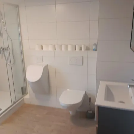 Monteurzimmer Naehe S-bahn Homestay Muehlheim am Main