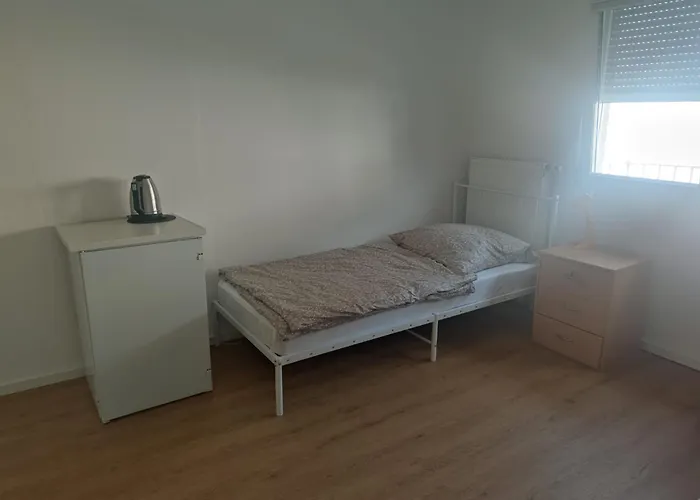 Monteurzimmer Nahe S-Bahn - Einzel- Oder Doppelbelegung * Mühlheim